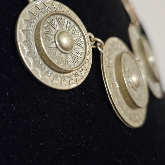 Gold medallion statement necklace - Picture 3 of 8